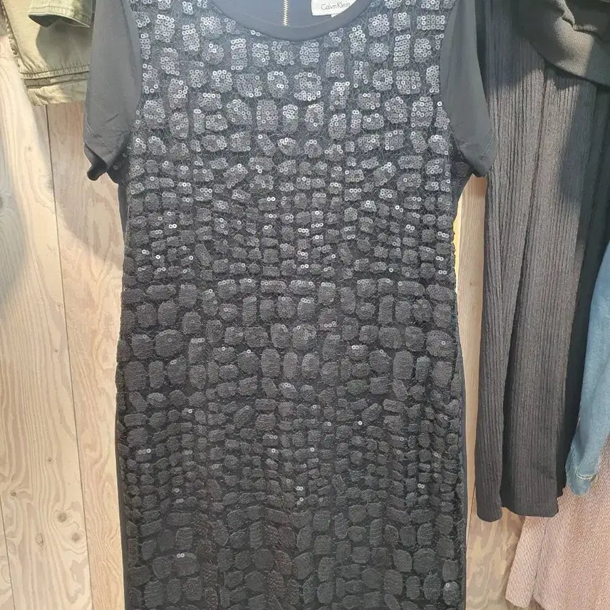 [BUNJANG] Calvin Klein Sequin Lace Color Block Dress / [S] 캘빈클라인 시퀸 레이스 배색 원피스 (상태 좋음)