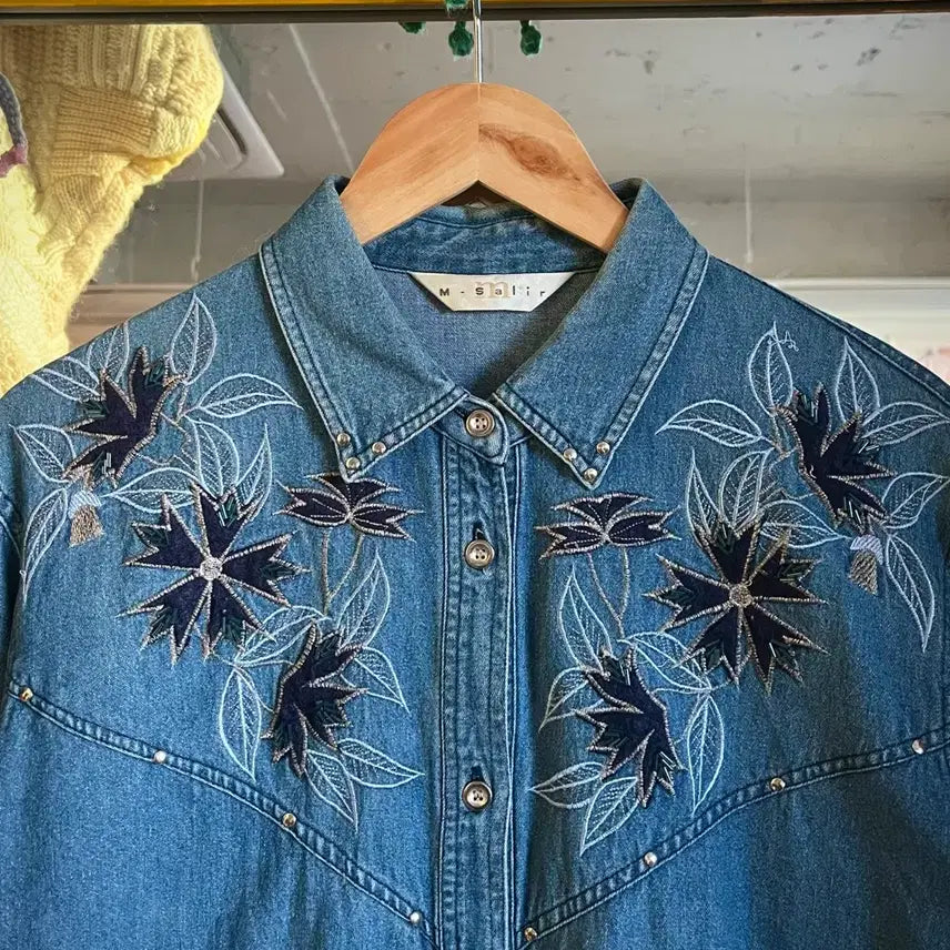 [BUNJANG] M-Salir Vintage Floral Embroidered Denim Shirt / M-Salir 일본 빈티지 플라워 자수 비즈 트리밍 웨스턴 데님 셔츠