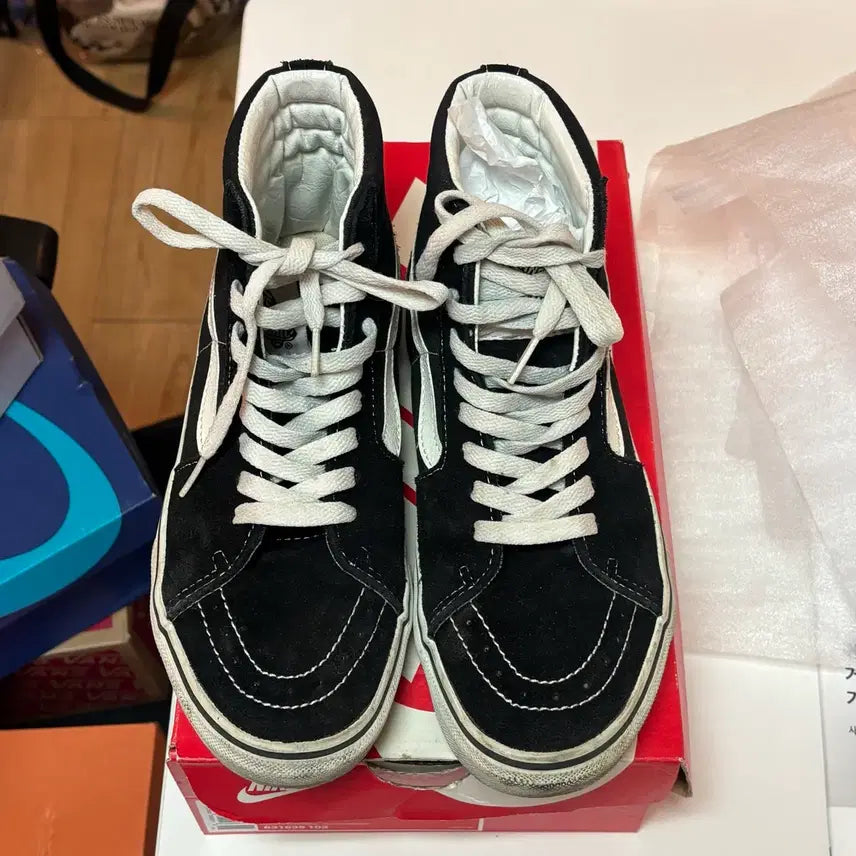[BUNJANG] Vans Sk8-Hi Black Suede Sneakers / 반스 스케이트하이 블랙 스웨이드[235]