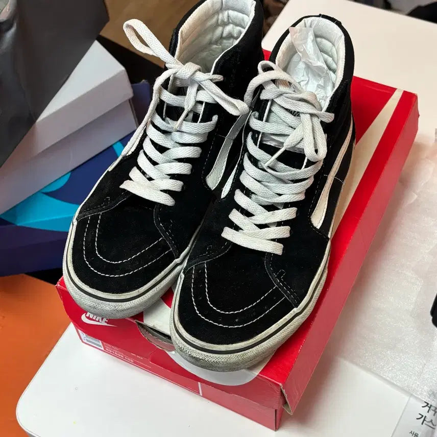 [BUNJANG] Vans Sk8-Hi Black Suede Sneakers / 반스 스케이트하이 블랙 스웨이드[235]