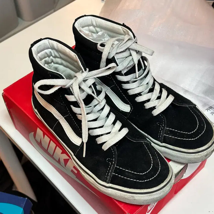 [BUNJANG] Vans Sk8-Hi Black Suede Sneakers / 반스 스케이트하이 블랙 스웨이드[235]