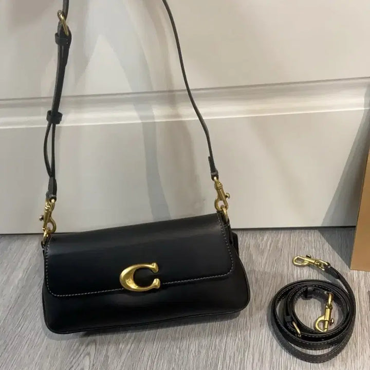 [BUNJANG] Coach Leather Shoulder Bag with Strap / 코치 레더 숄더백 블랙 + 스트랩