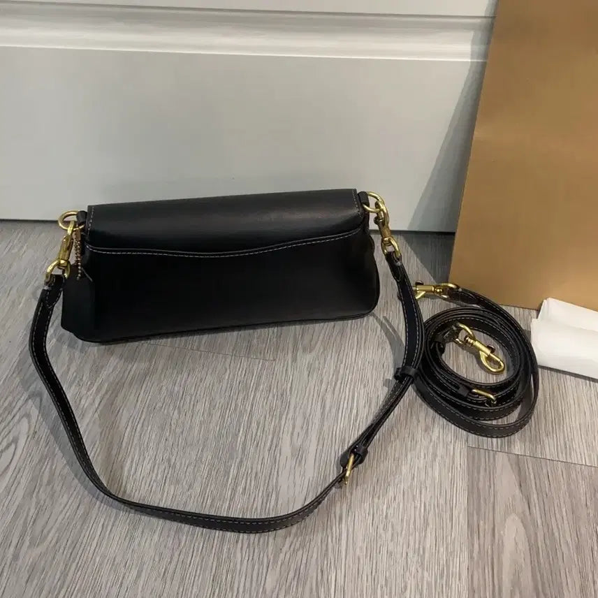 [BUNJANG] Coach Leather Shoulder Bag with Strap / 코치 레더 숄더백 블랙 + 스트랩