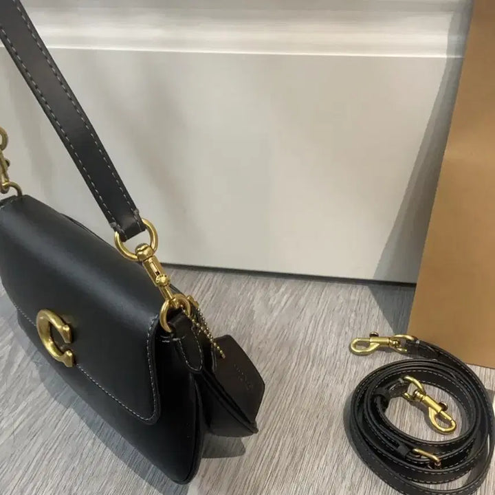 [BUNJANG] Coach Leather Shoulder Bag with Strap / 코치 레더 숄더백 블랙 + 스트랩