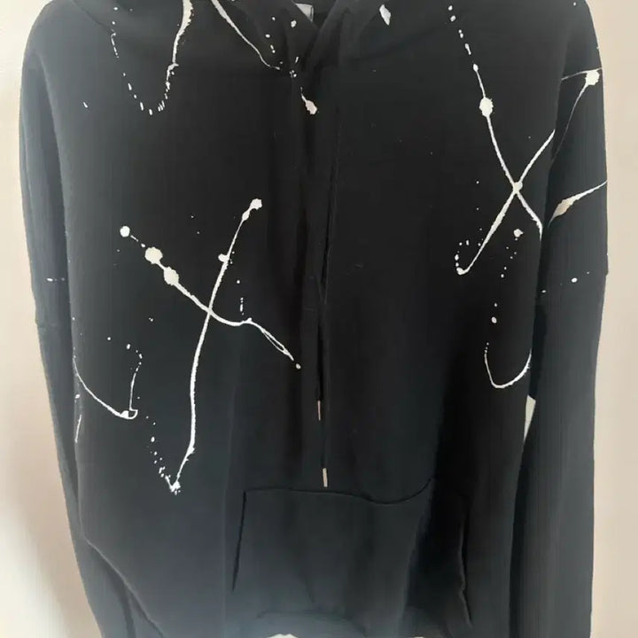 [BUNJANG] Black Paint Printed Hoodie / 블랙 페인트 프린팅 후드티