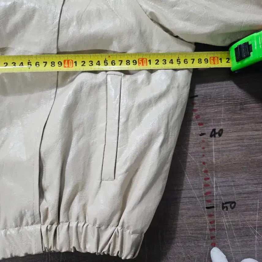 [SOLD OUT] 아이보리 레더 크롭 자켓 L