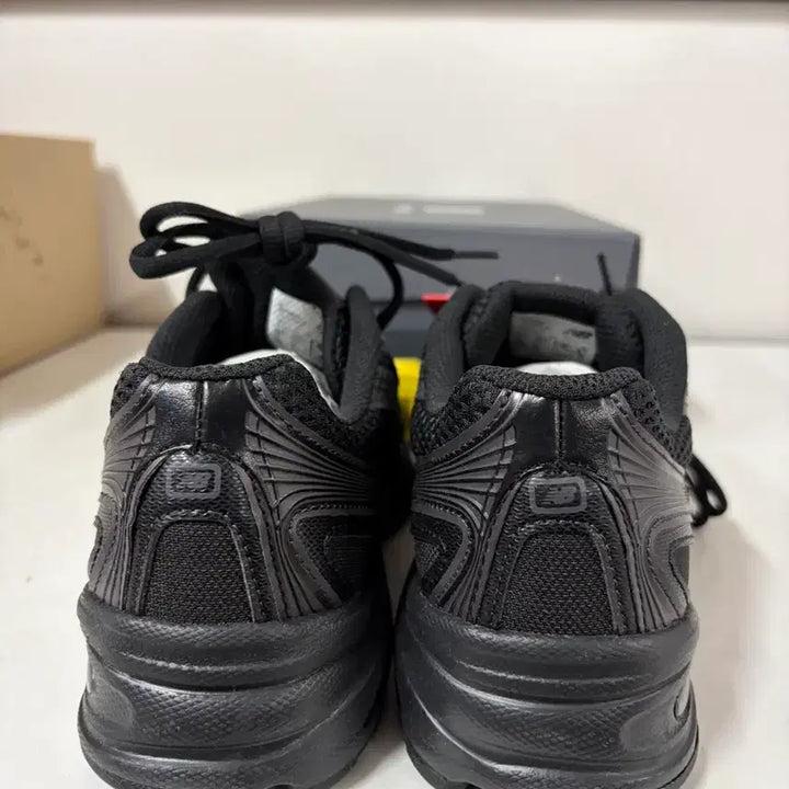[BUNJANG] New Balance 740 Black Cement Sneakers (235) / (235) 뉴발란스 740 블랙 시멘트 블랙 U740BO2