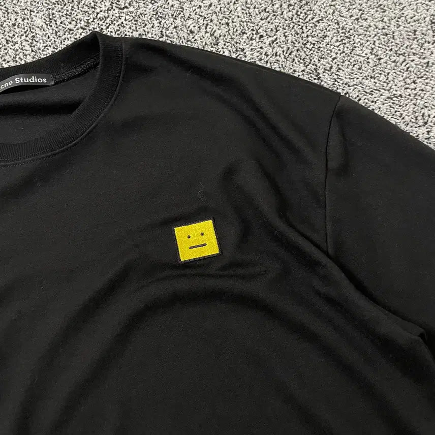 [BUNJANG] Acne Studios Face Patch Sweatshirt Black Yellow / 빈티지9. 아크네스튜디오 페이스 패치 맨투맨 스웻셔츠 블랙 옐로우