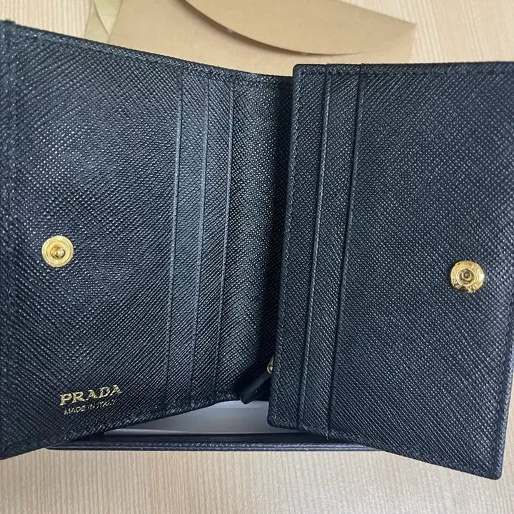 [BUNJANG] Prada Saffiano Triangle Logo Bi-fold Wallet / 프라다 지갑