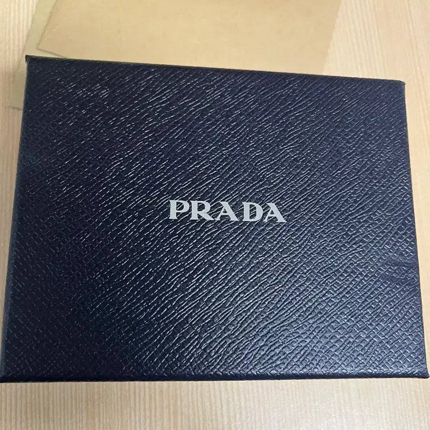 [BUNJANG] Prada Saffiano Triangle Logo Bi-fold Wallet / 프라다 지갑