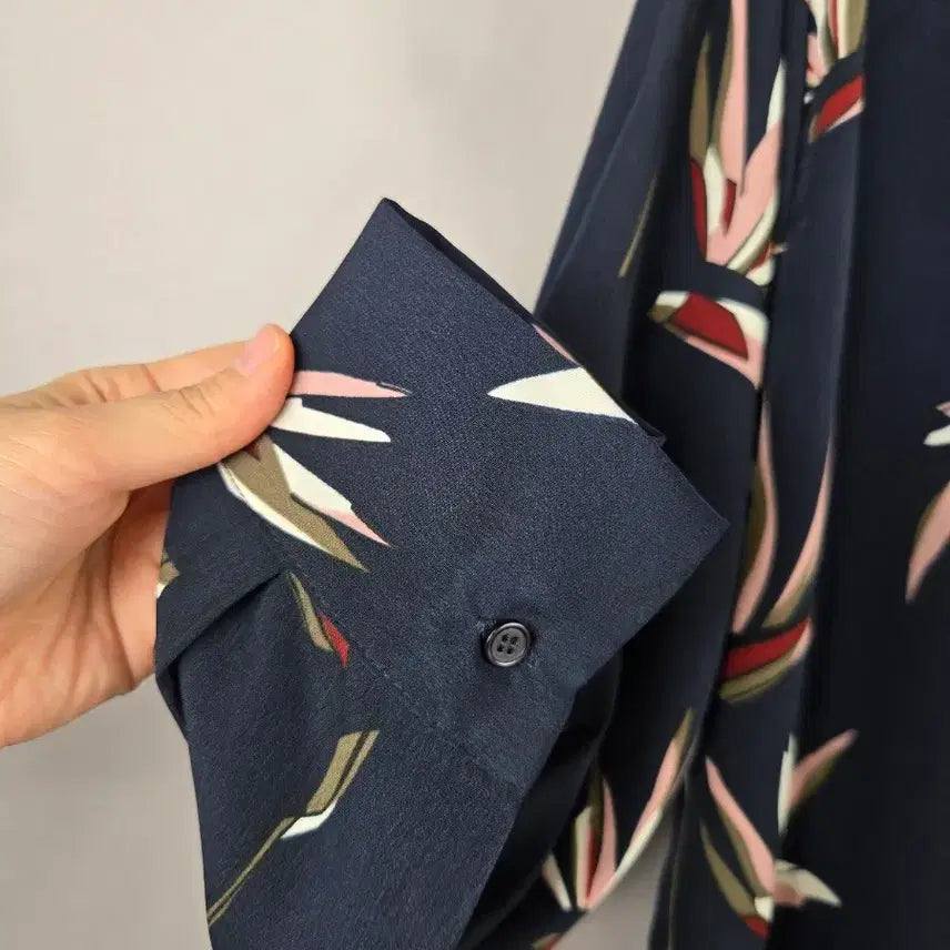 [SOLD OUT] [무료배송]콤마 F 여성 루즈핏 스판 긴팔 블라우스 네이비