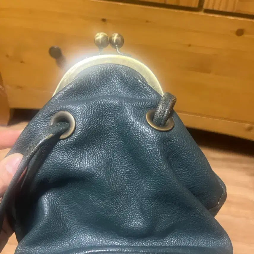 [SOLD OUT] 유르트 쁘아송 진녹색 가죽 미니백