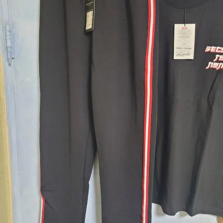 [BUNJANG] ART Black Short Sleeve T-shirt + Training Pants Set / ART 블랙 반팔 티셔츠 + 트레이닝 바지 세트