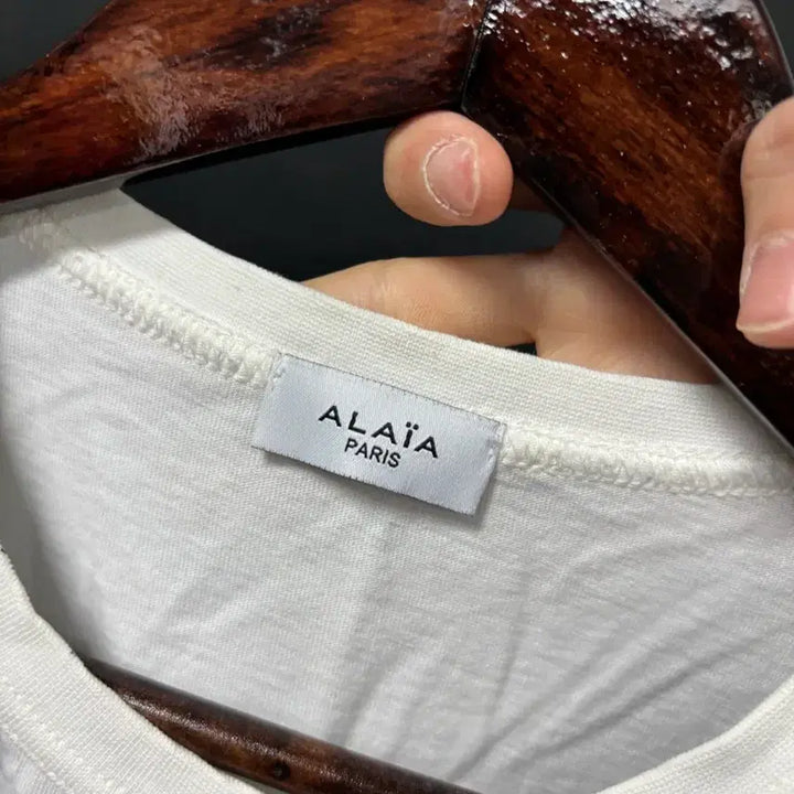 [BUNJANG] Alaia Flower Short Sleeve T-shirt / 알라이아 플라워 반팔티