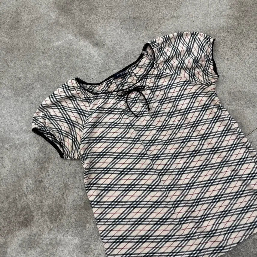 [SOLD OUT] 버버리 노바체크 오프숄더 반팔