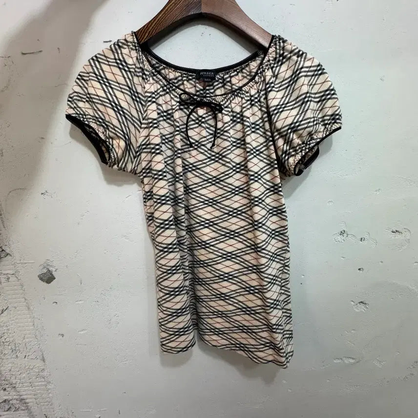[SOLD OUT] 버버리 노바체크 오프숄더 반팔