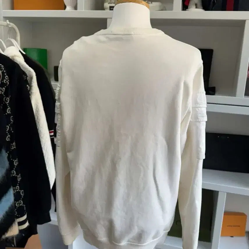 [SOLD OUT] [23FW] 스톤아일랜드 포켓 와펜 패치 맨투맨
