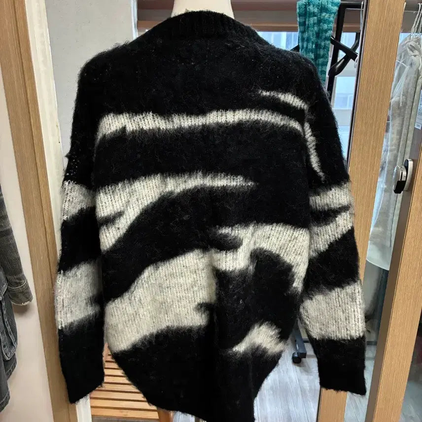 [BUNJANG] Zebra Pattern Knit Sweater / 지브라 패턴 니트
