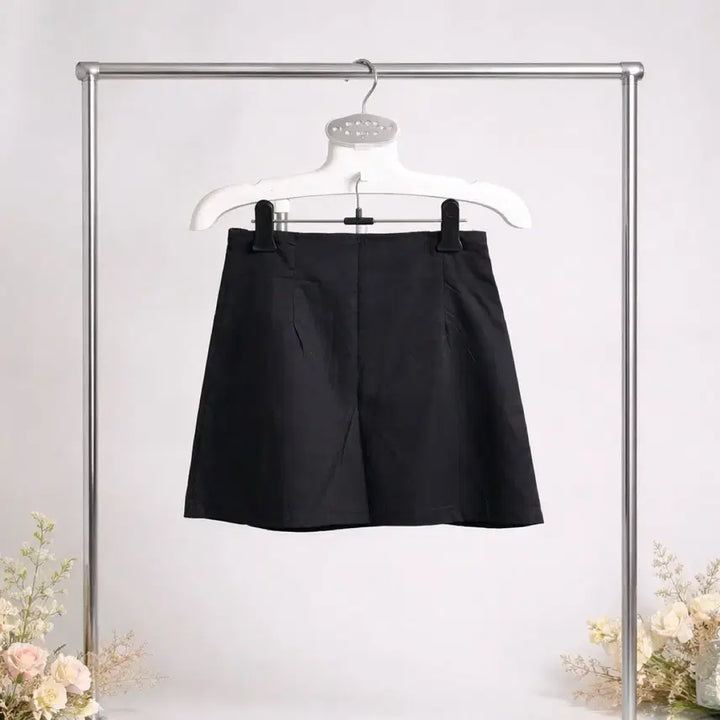 [BUNJANG] Black Mini Skirt with Safety Pin Detail / 새상품:) 블랙 미니스커트 체크 + 안전핀 디테일