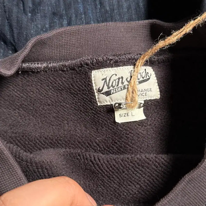 [SOLD OUT] 논스탁 리트리트 헬 스텐실 17.5oz 베이직 스웻셔츠 빈티지 블랙 L