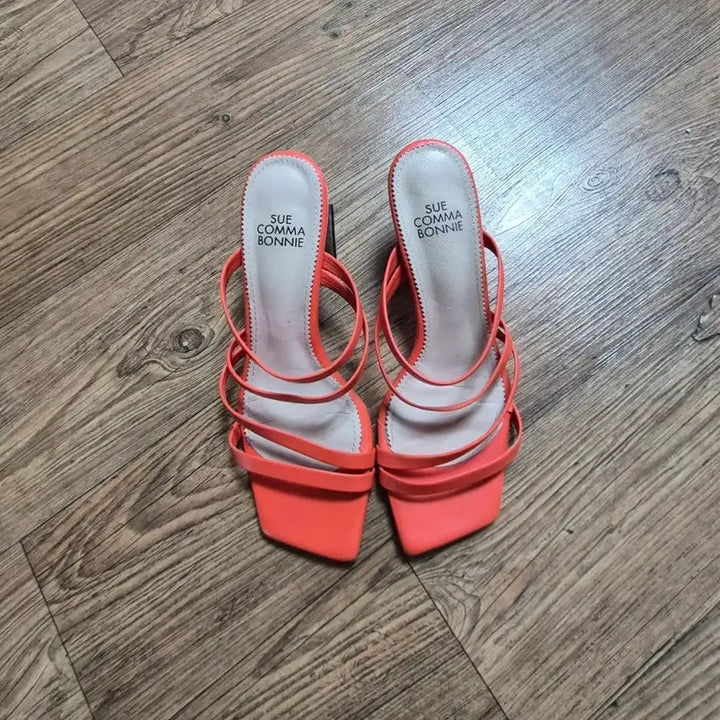 [SOLD OUT] 슈콤마보니 샌들 230
