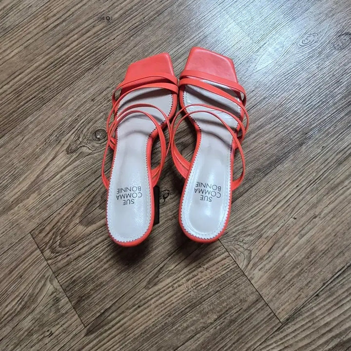 [SOLD OUT] 슈콤마보니 샌들 230