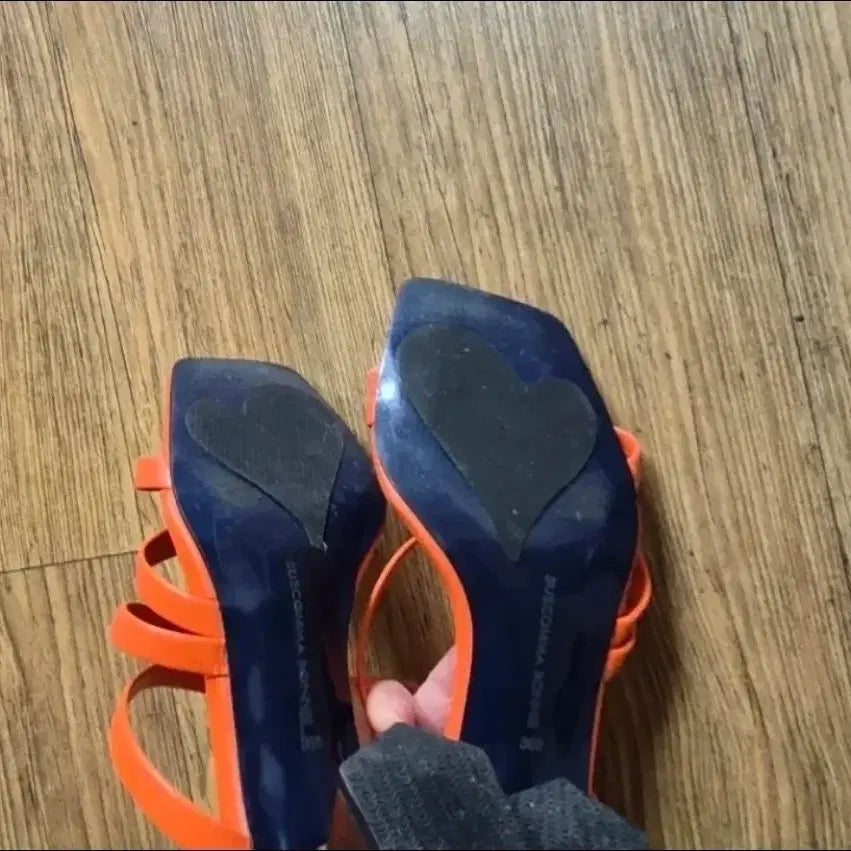 [SOLD OUT] 슈콤마보니 샌들 230