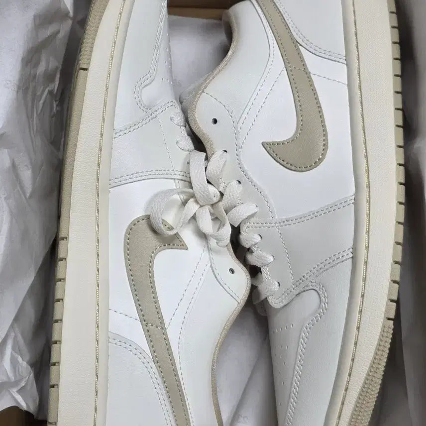 [BUNJANG] Nike Air Jordan 1 Low Cream White Sneakers / 나이키 에어 조던1 로우 크림 화이트 280cm