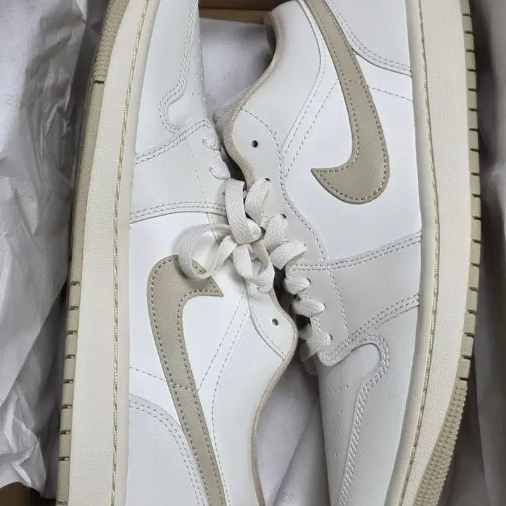 [BUNJANG] Nike Air Jordan 1 Low Cream White Sneakers / 나이키 에어 조던1 로우 크림 화이트 280cm