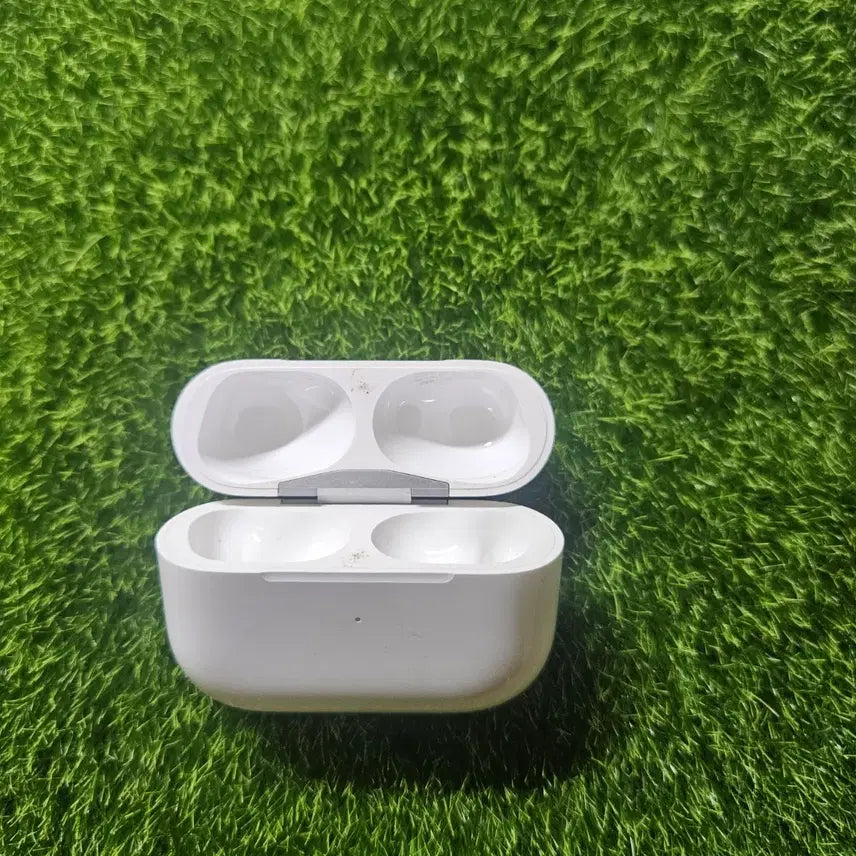 [BUNJANG] Apple AirPods Pro 2nd Gen 8-Pin Charging Case (Main Body) / 에어팟프로2 8핀 본체