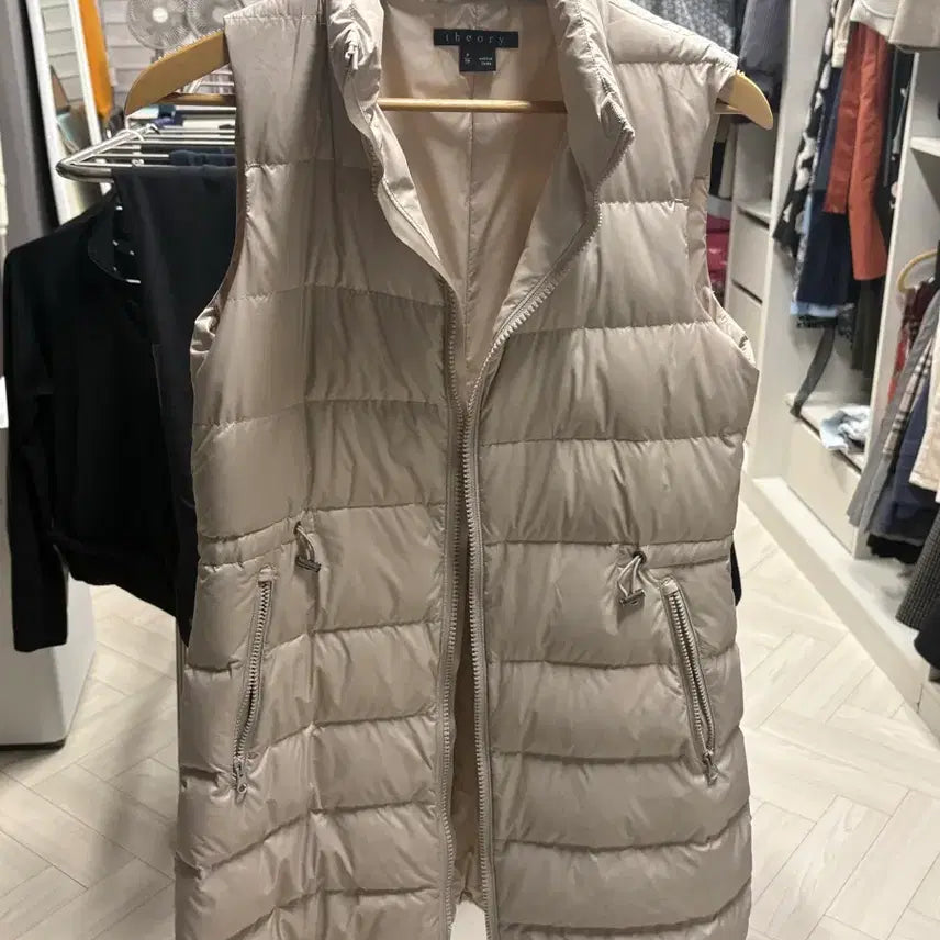 [BUNJANG] Theory Padded Vest Ivory S / [Theory] 띠어리 패딩조끼(아이보리)