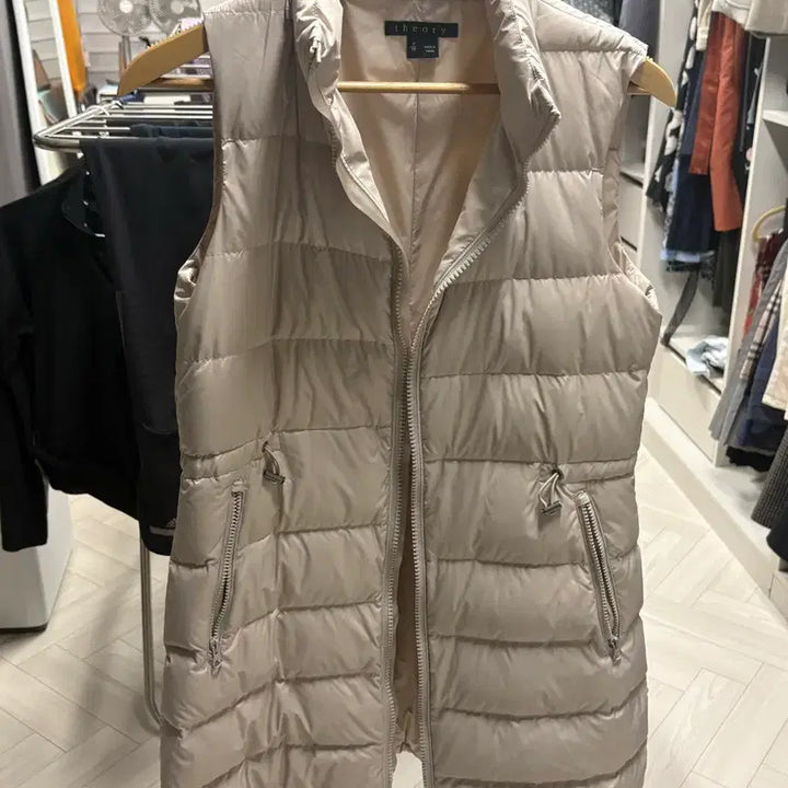 [BUNJANG] Theory Padded Vest Ivory S / [Theory] 띠어리 패딩조끼(아이보리)