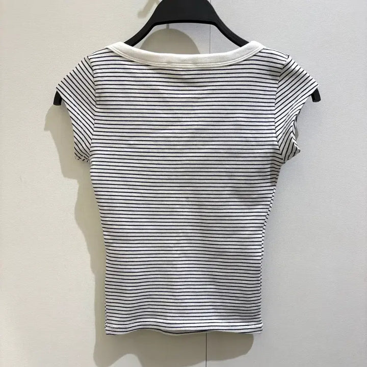 [SOLD OUT] 자라 유넥 반팔 새상품 (미세오염) / 슬림핏 데일리 / 가성비