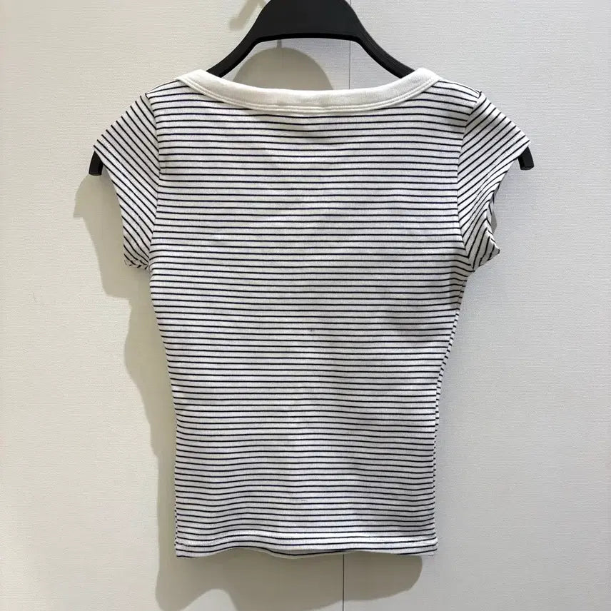 [SOLD OUT] 자라 유넥 반팔 새상품 (미세오염) / 슬림핏 데일리 / 가성비