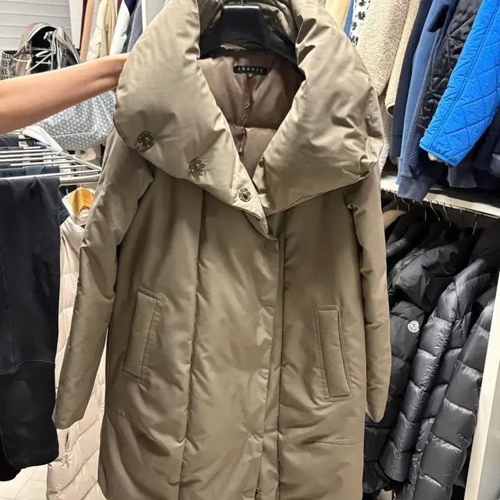 [BUNJANG] Theory Khaki High-Neck Long Padded Jacket / Theory 띠어리 카키 하이넥 패딩