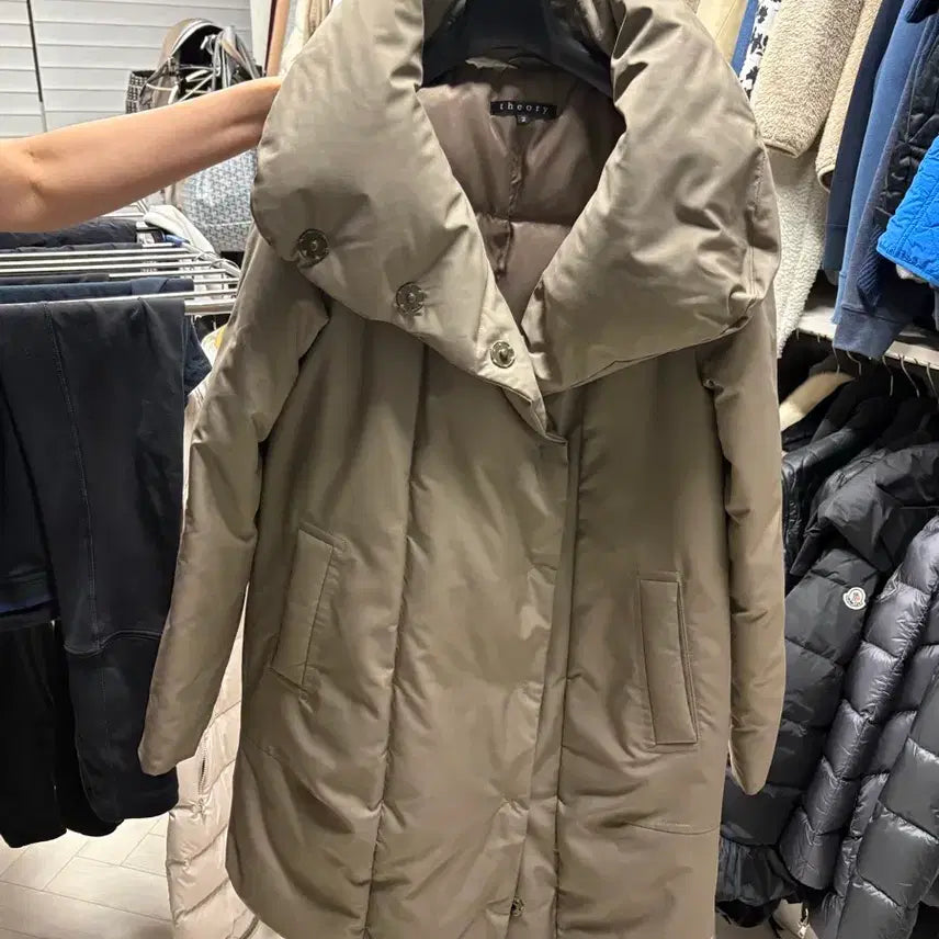 [BUNJANG] Theory Khaki High-Neck Long Padded Jacket / Theory 띠어리 카키 하이넥 패딩