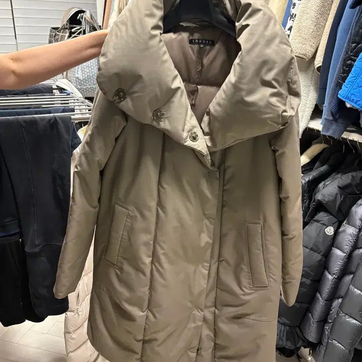 [BUNJANG] Theory Khaki High-Neck Long Padded Jacket / Theory 띠어리 카키 하이넥 패딩