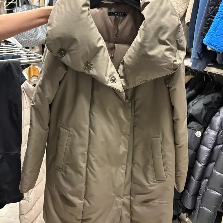 [BUNJANG] Theory Khaki High-Neck Long Padded Jacket / Theory 띠어리 카키 하이넥 패딩