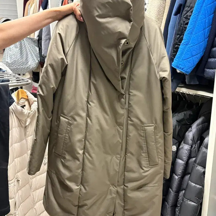 [BUNJANG] Theory Khaki High-Neck Long Padded Jacket / Theory 띠어리 카키 하이넥 패딩