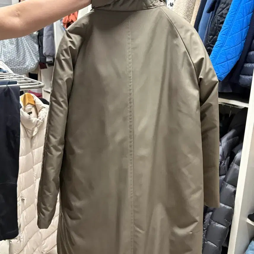 [BUNJANG] Theory Khaki High-Neck Long Padded Jacket / Theory 띠어리 카키 하이넥 패딩