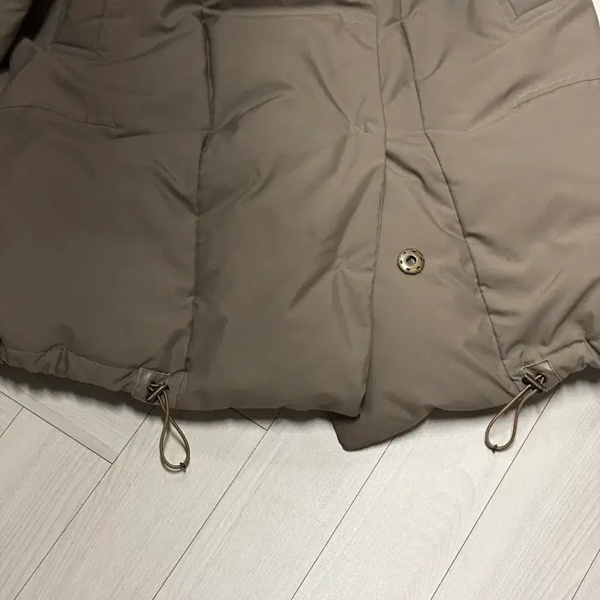 [BUNJANG] Theory Khaki High-Neck Long Padded Jacket / Theory 띠어리 카키 하이넥 패딩