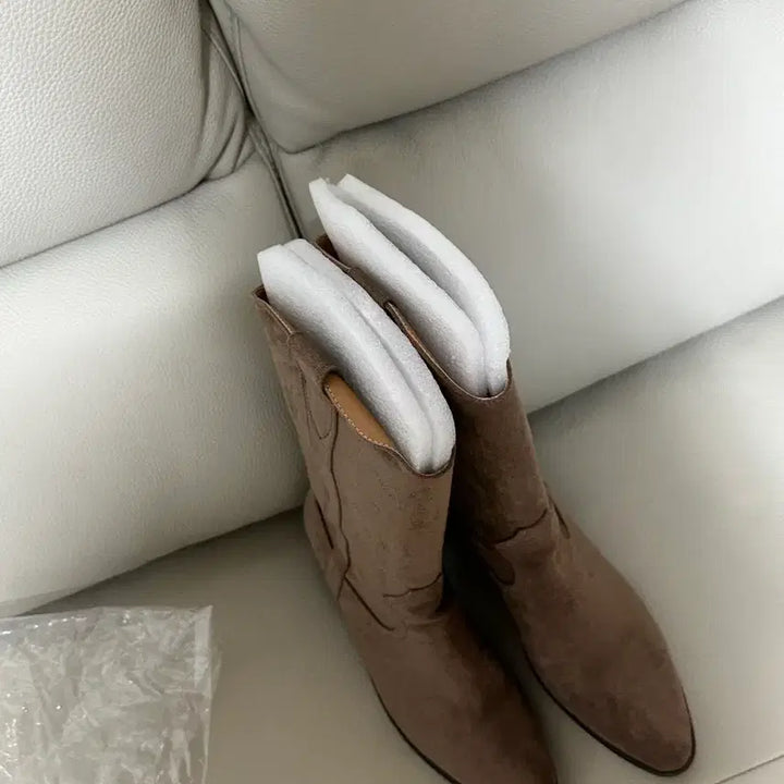 [BUNJANG] Suede Beige Boots 235mm / [새상품]스웨이드 베이지 부츠 235mm