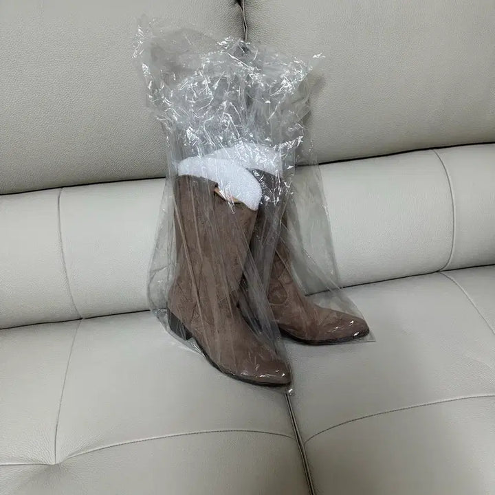 [BUNJANG] Suede Beige Boots 235mm / [새상품]스웨이드 베이지 부츠 235mm