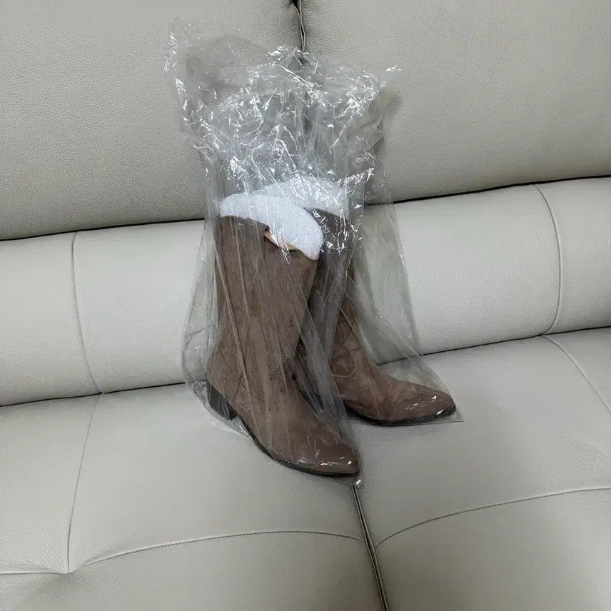 [BUNJANG] Suede Beige Boots 235mm / [새상품]스웨이드 베이지 부츠 235mm