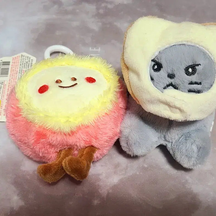 [BUNJANG] NCT WISH Sakuya Apple Keyring + Cat Keyring Bundle Set / 사쿠야 다이소 사과키링 엔시티 위시+모자 쓴 고양이 키링