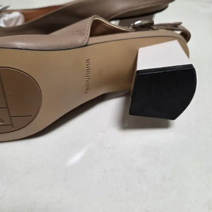 [BUNJANG] Namu Hana Beige Slingback 230mm / 나무하나 베이지 슬링백 230mm