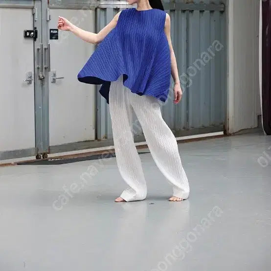 [BUNJANG] THY Seoul White Pleated Straight Pants / THY 띠서울 화이트 플리츠 일자 팬츠