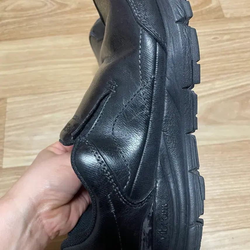 [BUNJANG] Nepa Black Leather Slip-on Sneakers / 네파 블랙 가죽 슬립온 운동화
