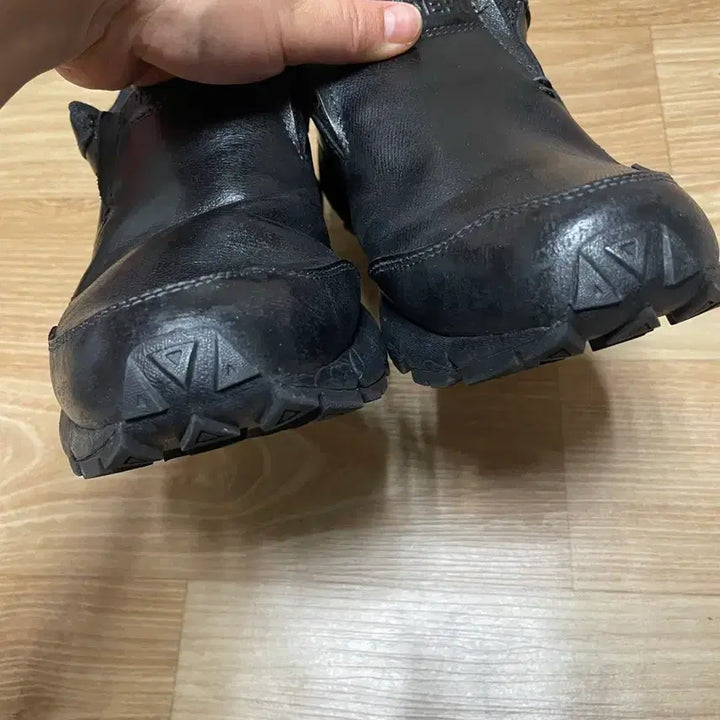 [BUNJANG] Nepa Black Leather Slip-on Sneakers / 네파 블랙 가죽 슬립온 운동화