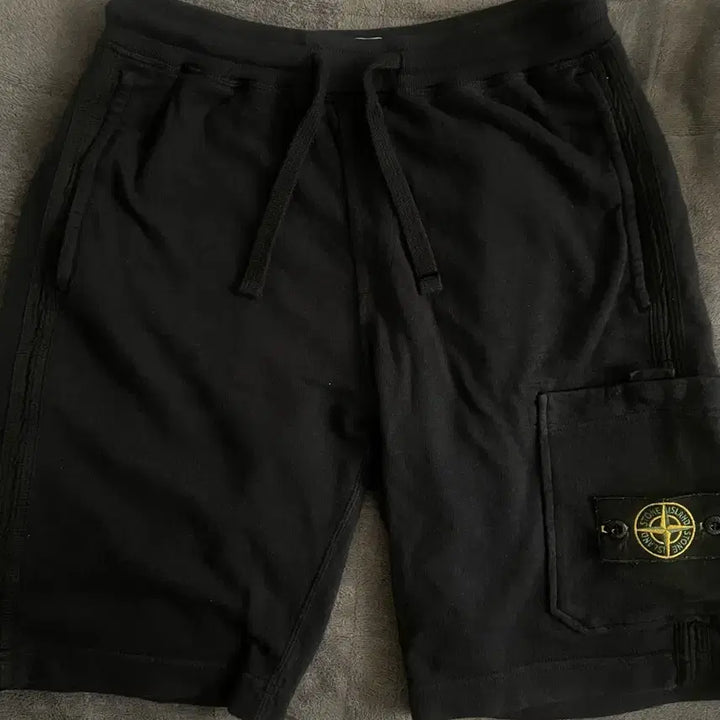 [BUNJANG] Stone Island Black Shorts / 새상품급 스톤아일랜드 블랙 반바지